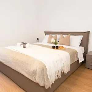 Ihost - Simonetta 7 Milan