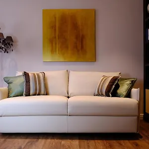 https://lords-luxury-suites.it-romehotels.com